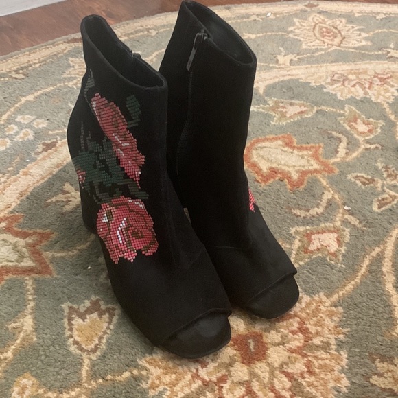 Donald J. Pliner Barri Rose Embellished Suede Booties - Picture 2 of 9